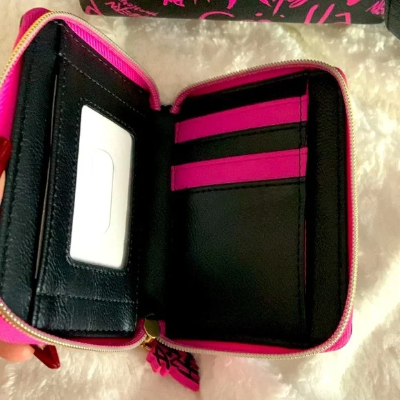 Loungefly Disney Cruella Deville, rebel mini backpack with matching wallet - Picture 5 of 7